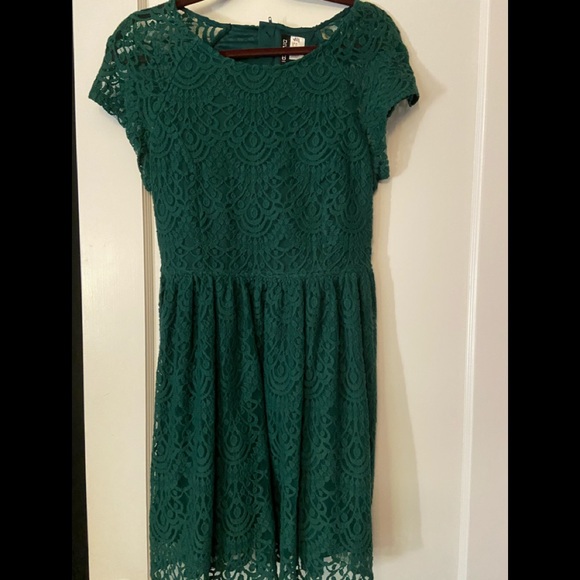 H&M Dresses & Skirts - Green lace dress
